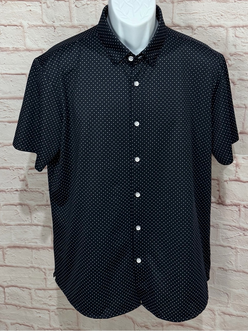 Mizzen+Main Shirt Mens L Trim Fit Navy White Polka Dot Short Sleeve Worn Once!